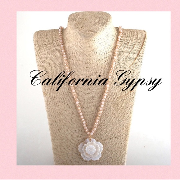 Jewelry - Mother Of Pearl Rose Pendant Quartz 🎉RESTOCKED 🎉
